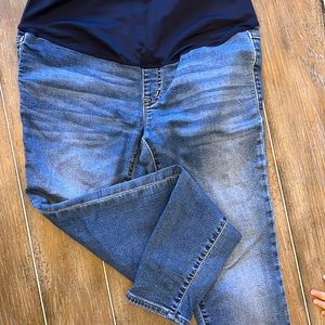 Maternity jean in signature stretch+